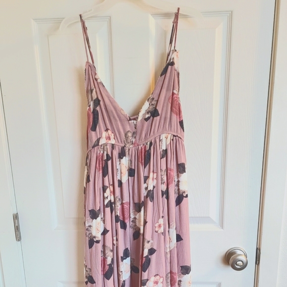 baevely Dresses & Skirts - Baevely large mauve floral maxi dress